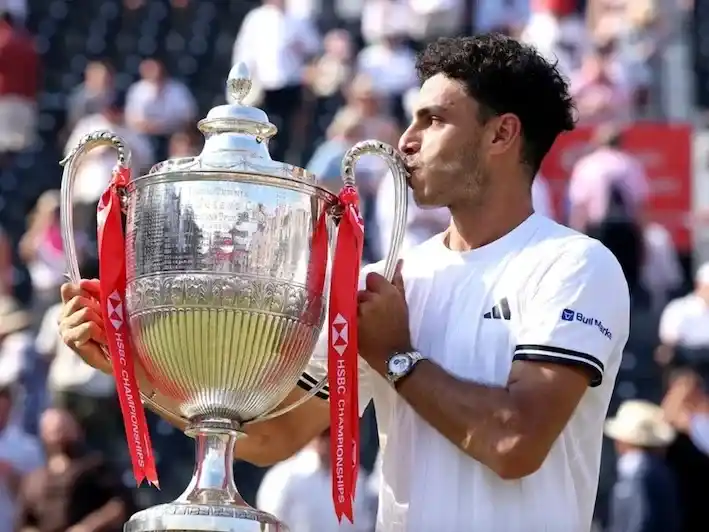 Fran Cerúndolo, campeón en el césped de Queen"s. Foto:ATP