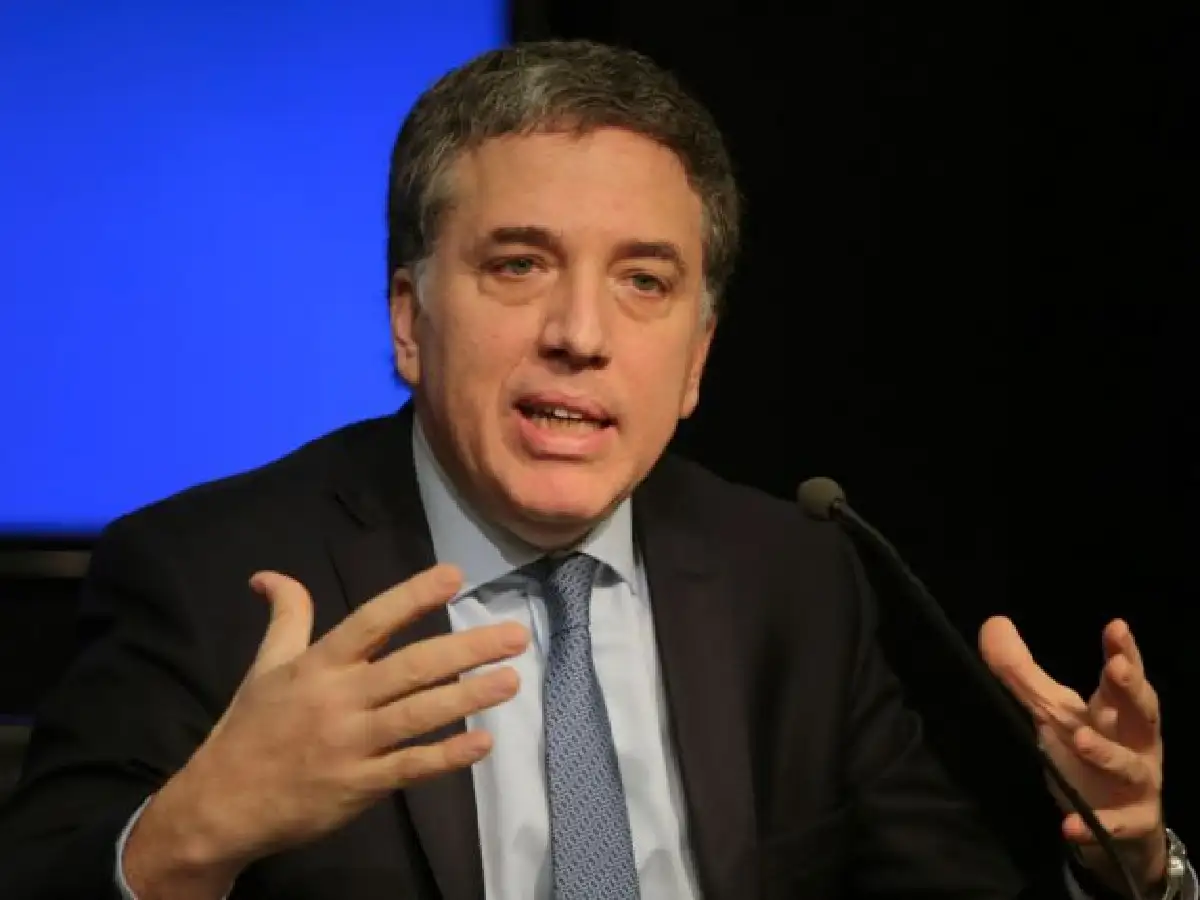El Gobierno sale a colocar dos bonos en medio de la tensión con el dólar