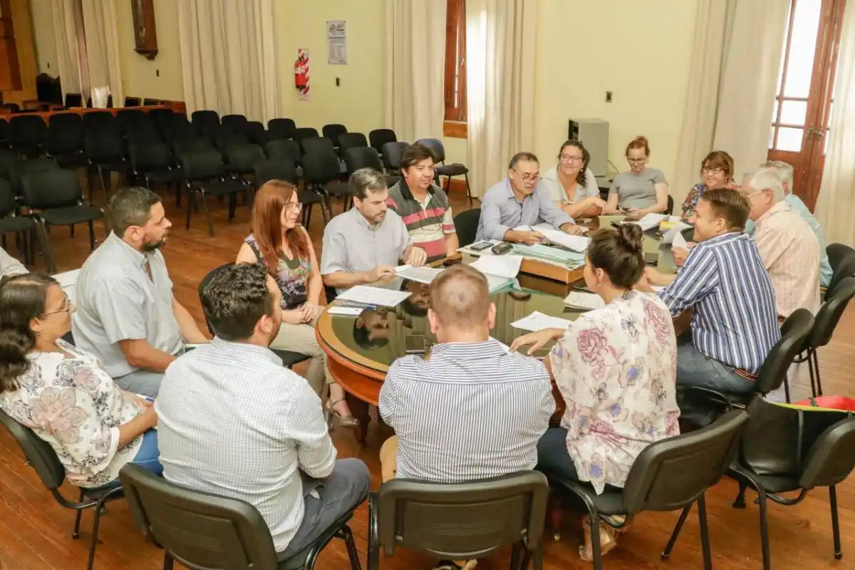 Reducción de los sueldos políticos: Los detalles del proyecto que envió Piaggio al HCD