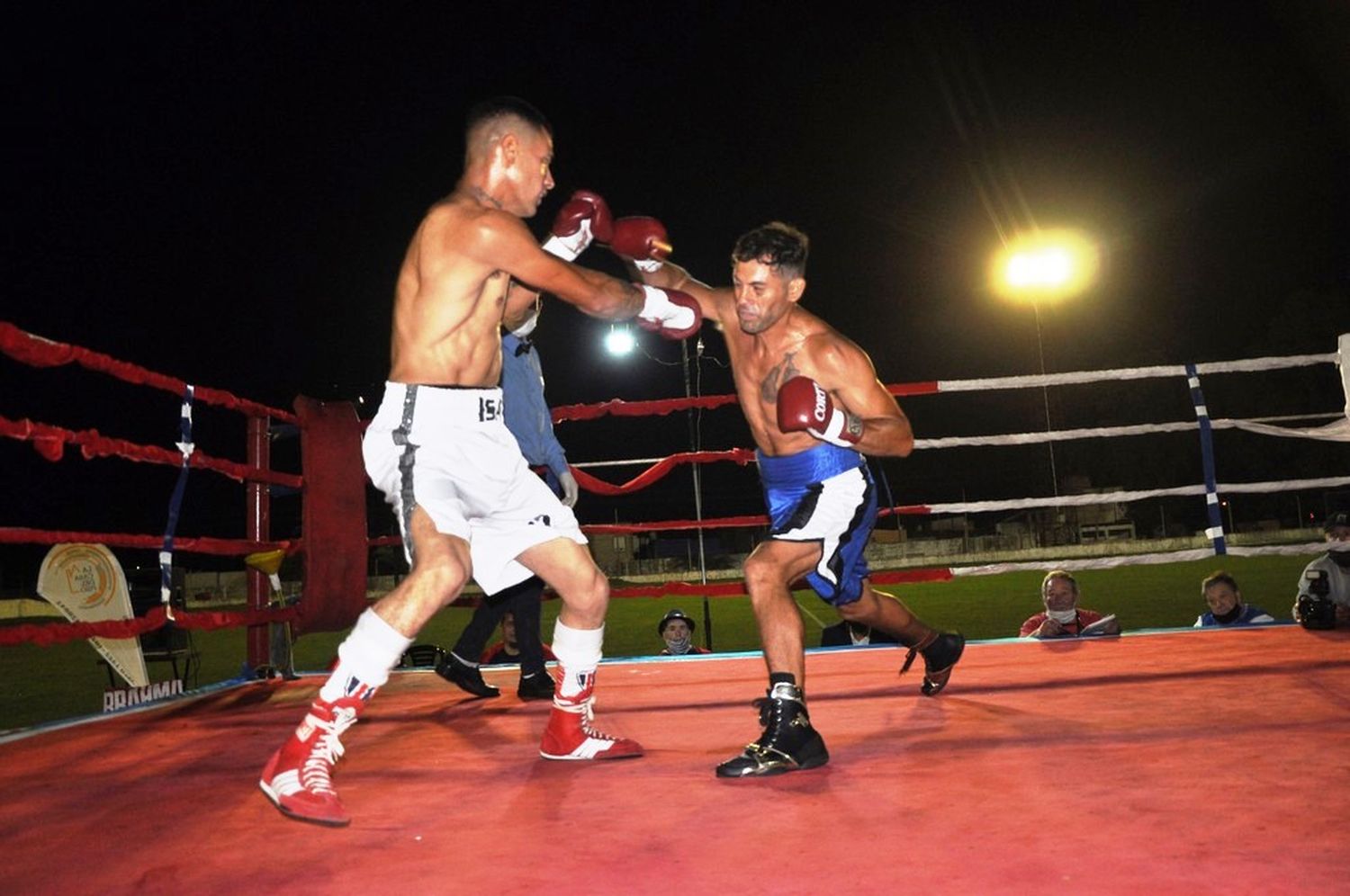 Se realizó el festival de Box en Ferrocarril Sud