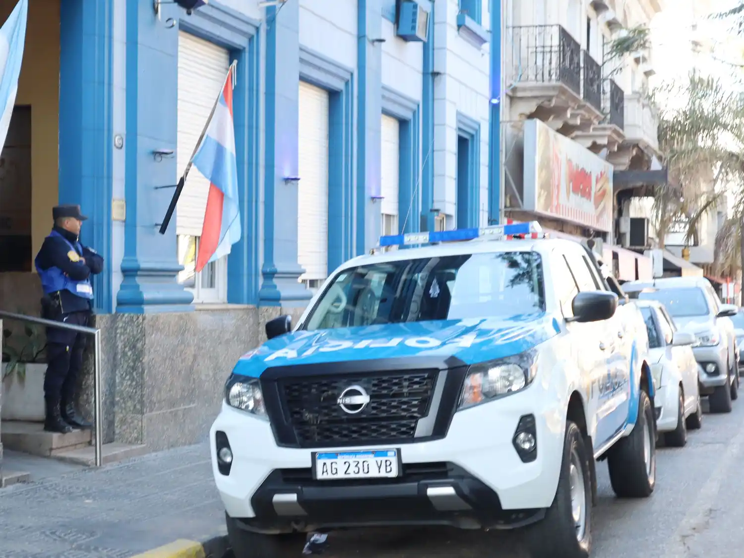 Un hombre fue reducido tras amenazar con cuchillos a su familia y a la Policía