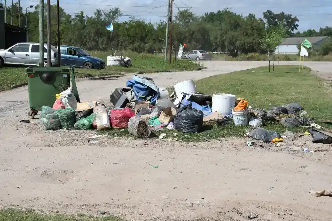 Basura en la vereda: el espejo incómodo de la ciudad que decimos ser