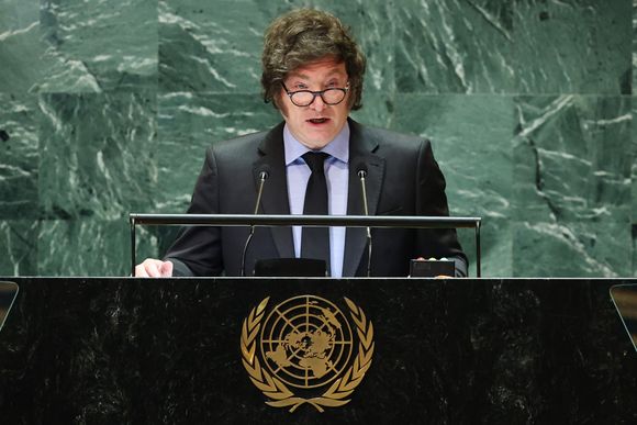Milei plantea en soledad un cambio de principios ante la ONU y se muestra más que pragmático con los jefes sindicales