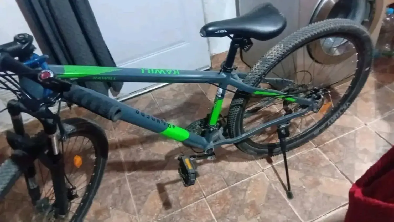 Una de las bicicletas marca Kawill robadas a los tres jóvenes en el acceso a San Pedro.