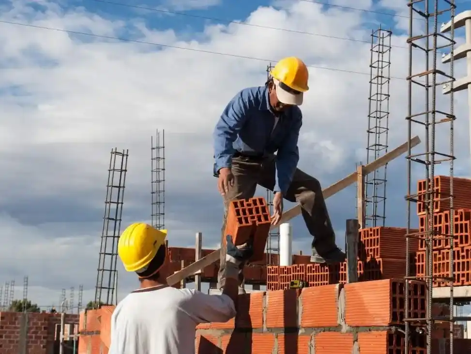 Se registró una caída en la industria y construcción en abril 2026.