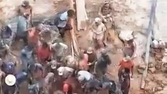DRAMÁTICO: derrumbe en yacimiento ilegal BULLA LOCA en Bolívar deja numerosos mineros tapiados (VIDEOS)