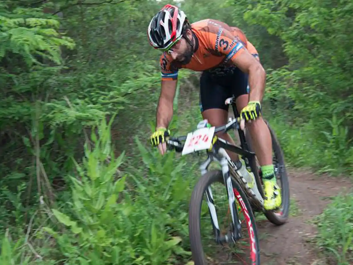 Corrieron en las sierras