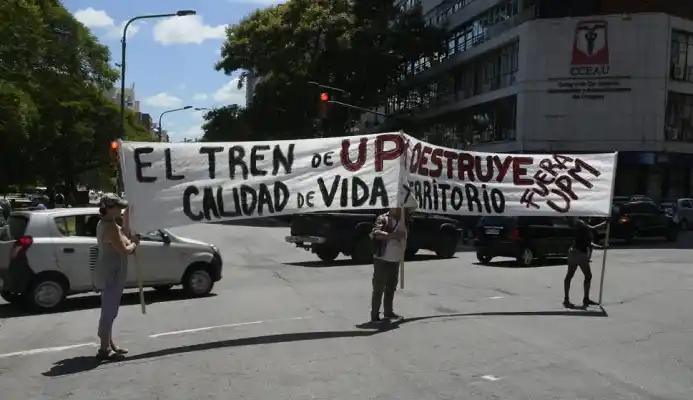 Manifestación contra el tren de UPM para la segunda pastera