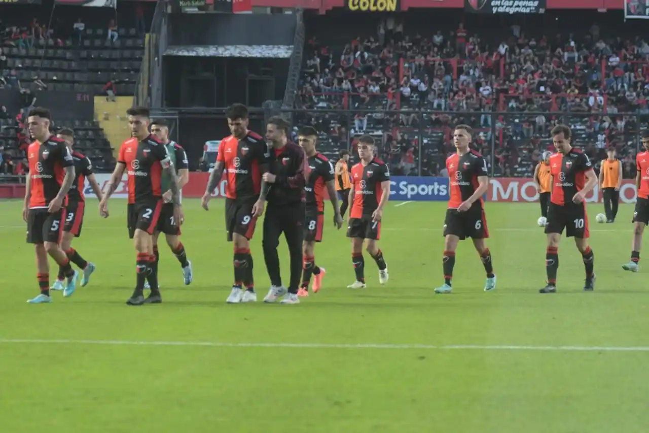 Los jugadores  recibieron silbidos e insultos