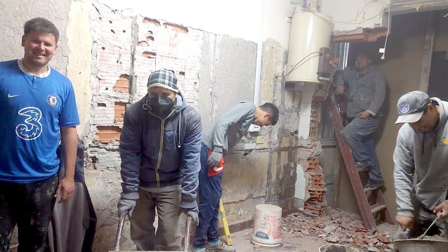 Últimos trabajos. Para construir el pasillo que conectará la Guardia con la nueva área de Imágenes