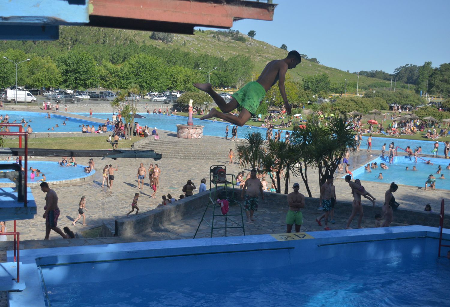 En una jornada de calor agobiante, el Balneario del Sol recibió a cientos de personas