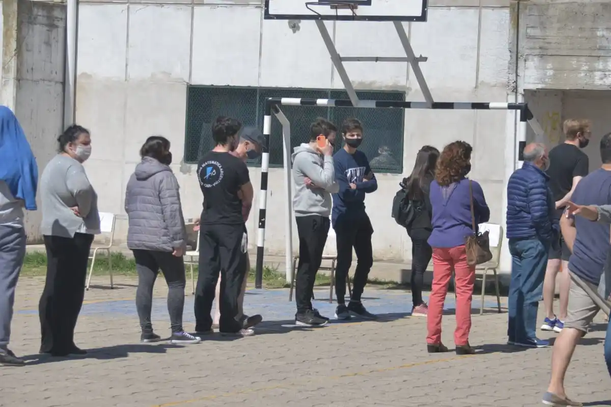 Con mayor participación que en las PASO en Tandil, cerraron los comicios y se esperan los resultados luego de las 21