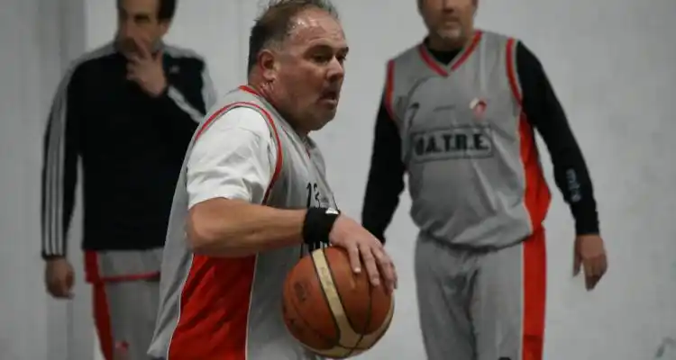 Mitre no pudo con Náutico de Zárate en el duelo de líderes de +35 de la ABZC y dejó el invicto