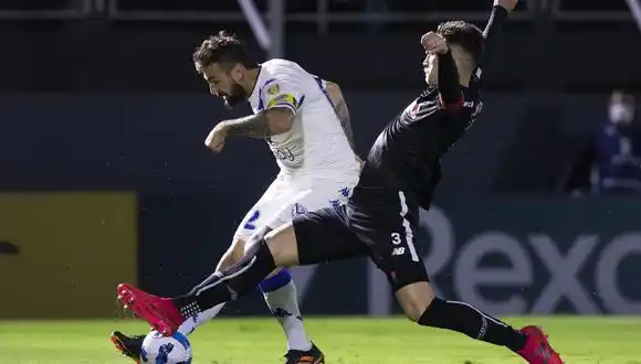 Vélez lo dejó escapar ante Bragantino
