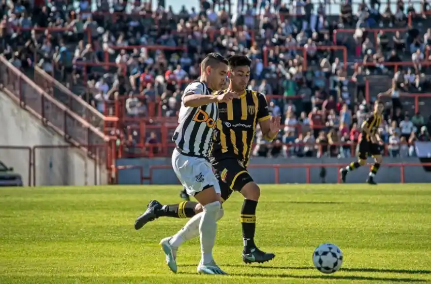 Atlético Mar del Plata en la ronda previo al comienzo del encuentro.