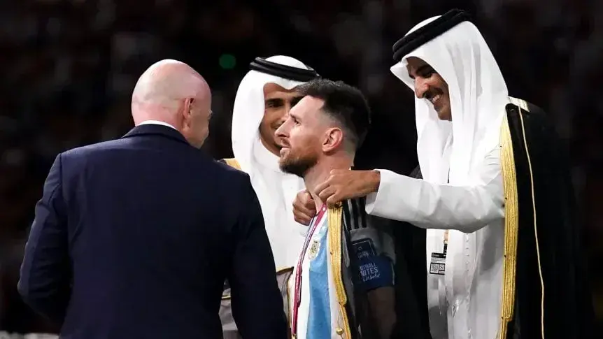 Murió el ex emir que le entregó la Copa del Mundo a Lionel Messi en Qatar 2022