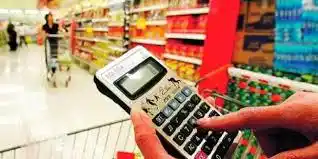 Según el Indec, una familia necesitó 24.241 pesos en octubre para no ser pobre