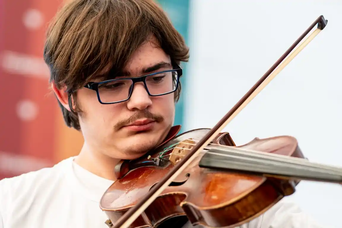 Joven violinista de Chascomús participó de la Orquesta Mundial de “El Sistema” en Venezuela