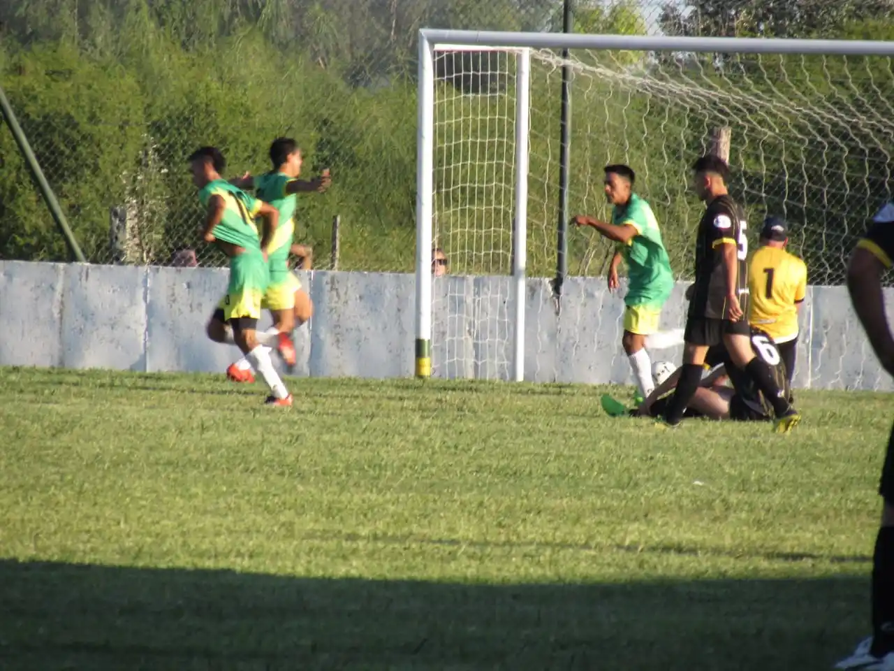 Matías Giménez y Franco Romero fueron los autores de los goles que le dieron la victoria a Urquiza por 2-0 ante JFU de Carbó.