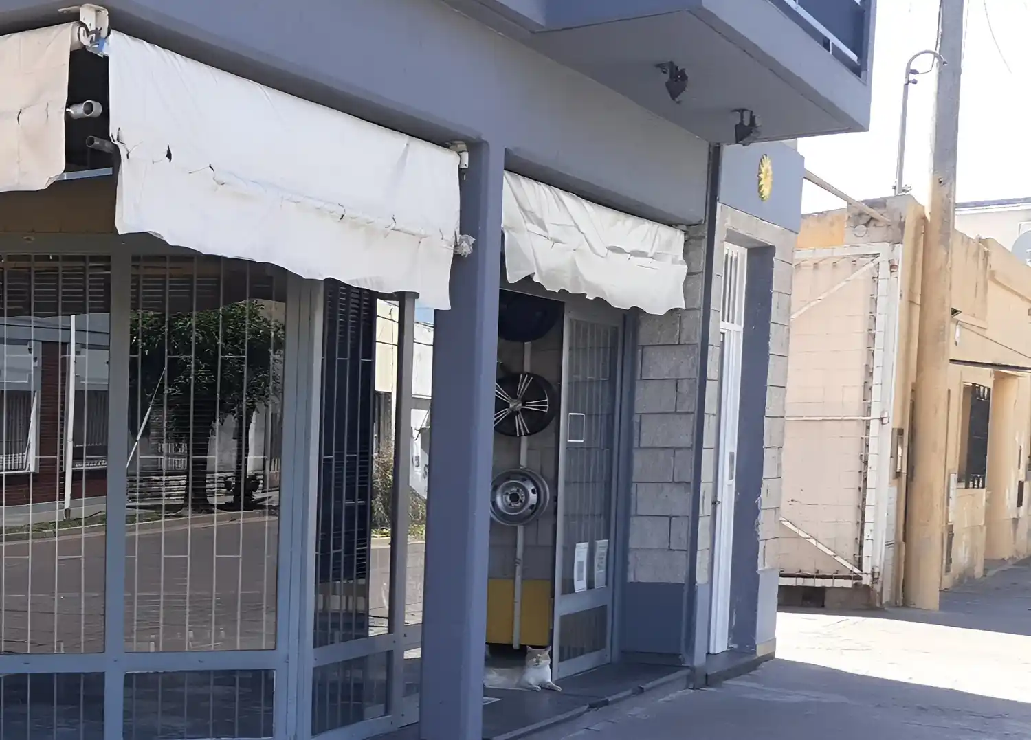 Juan Rolla pidió que le devuelvan el sofá.