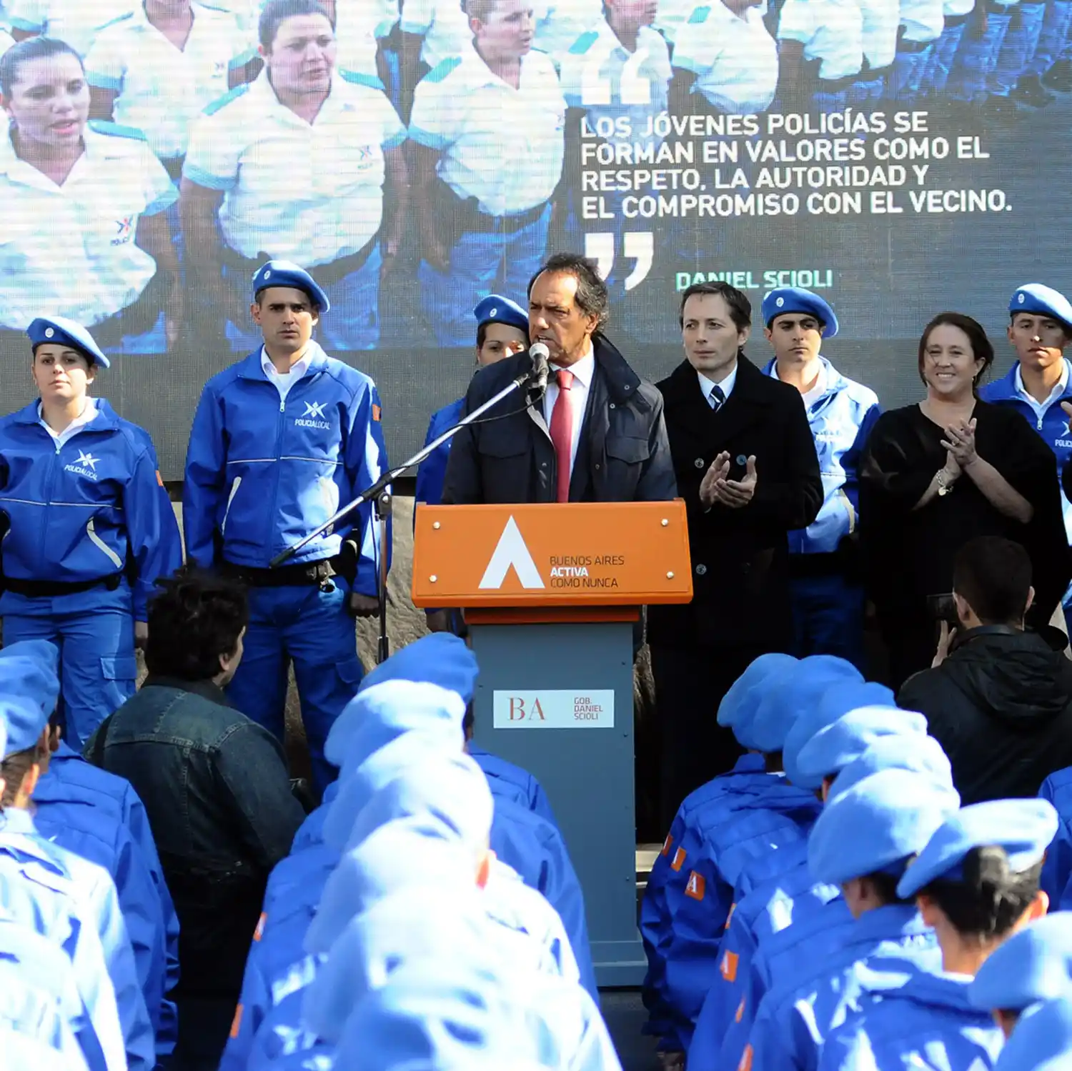 Scioli encabezó egreso de efectivos de la Policía Local en Esteban Echeverría 