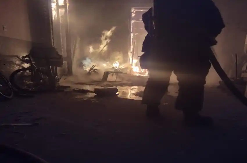 Un vecino del edificio incendiado en Mendoza y Sarmiento sufrió quemaduras y debió ser hospitalizado