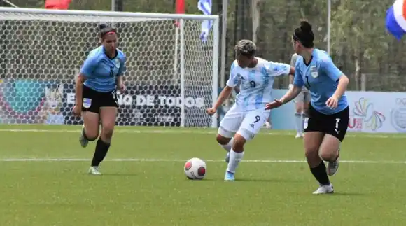 Uruguay goleó 5 a 1 a la Argentina en el fútbol femenino