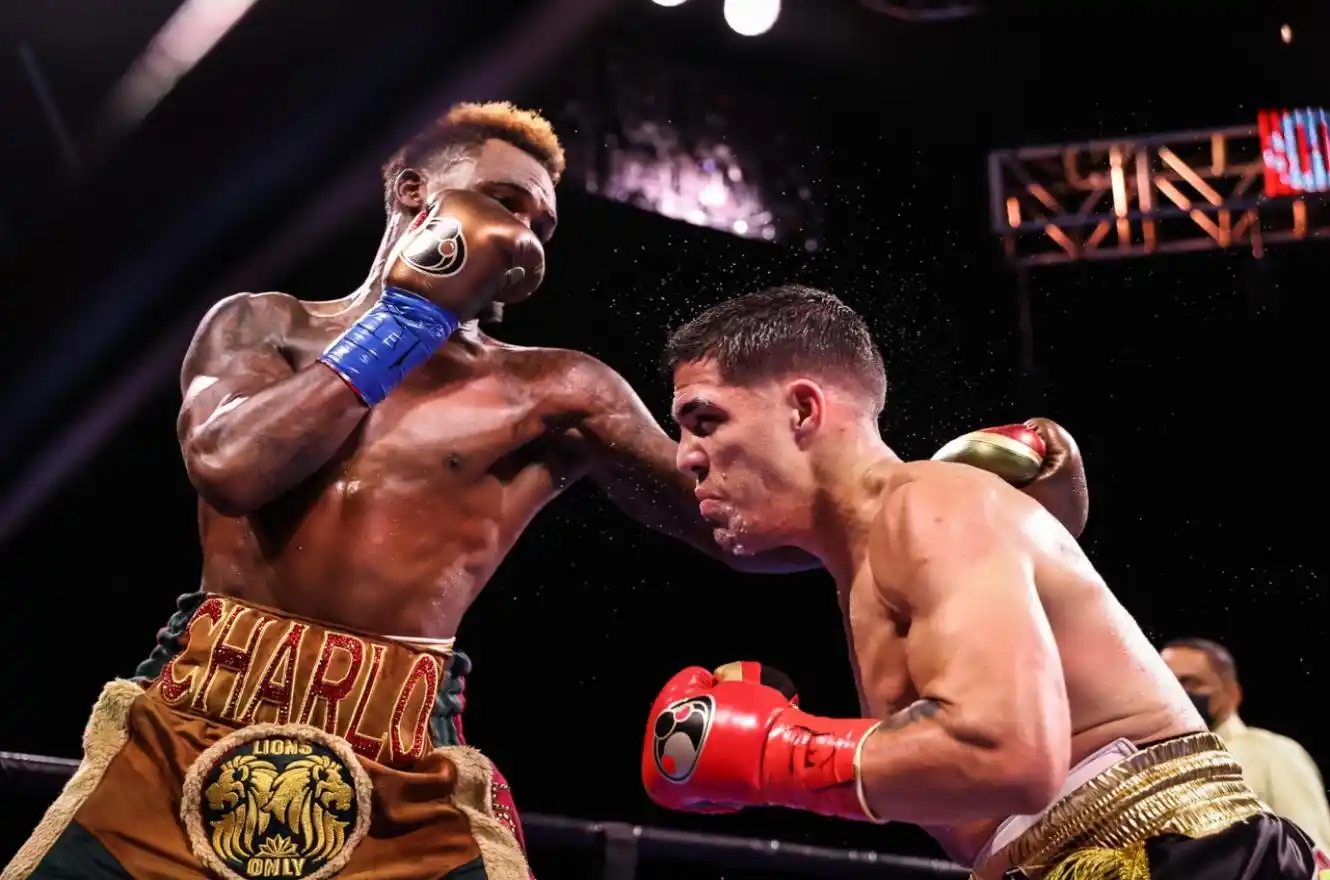 Brian Castaño empató en su combate por la unificación