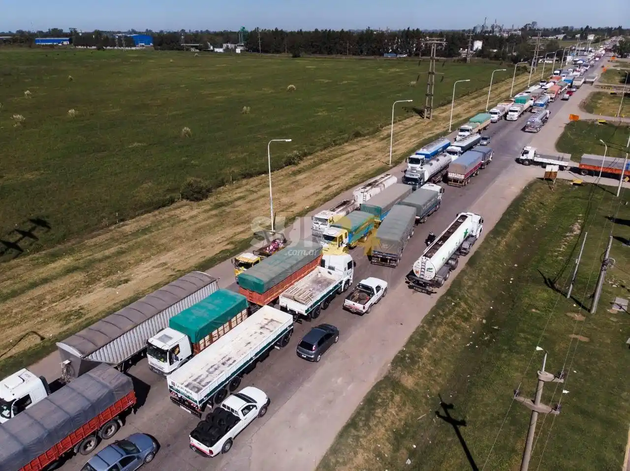 Colapso del tránsito en la zona de puertos del sur santafesino