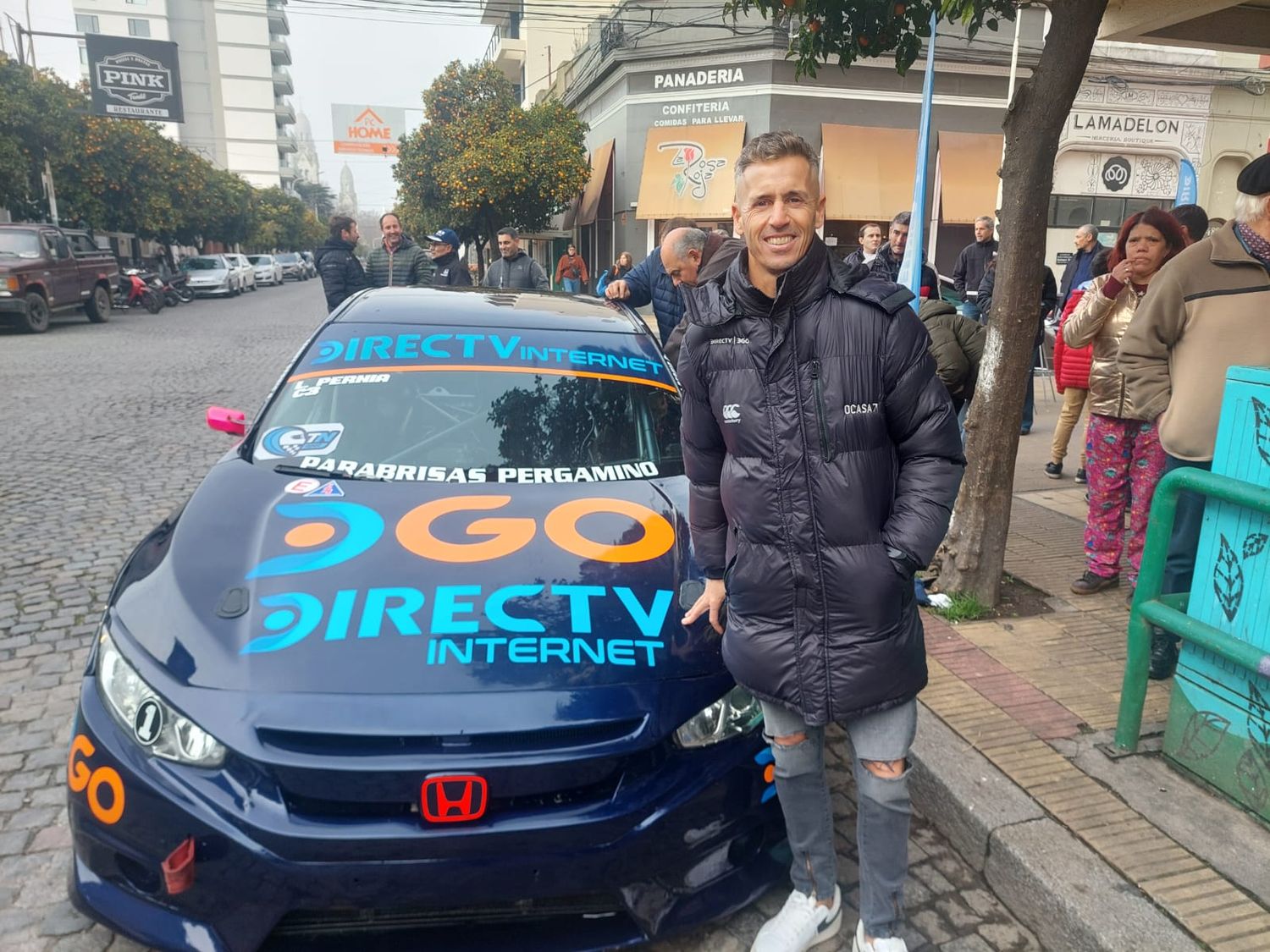 Con una visita especial, Leonel Pernía descontroló el centro de la ciudad