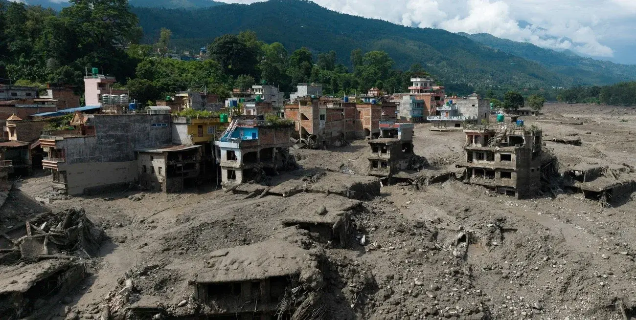 Las imágenes de la catástrofe han dado la vuelta al mundo, mostrando la magnitud del desastre que ha golpeado a una de las regiones más vulnerables del planeta. Foto: REUTERS / Navesh Chitrakar.