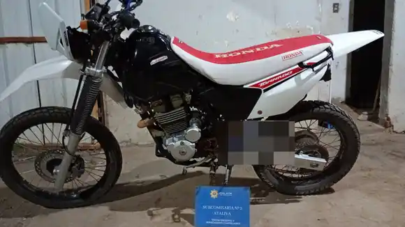 Como no consiguió un mecánico disponible para arreglar la moto, la dejó y dijo “después la busco”: era robada