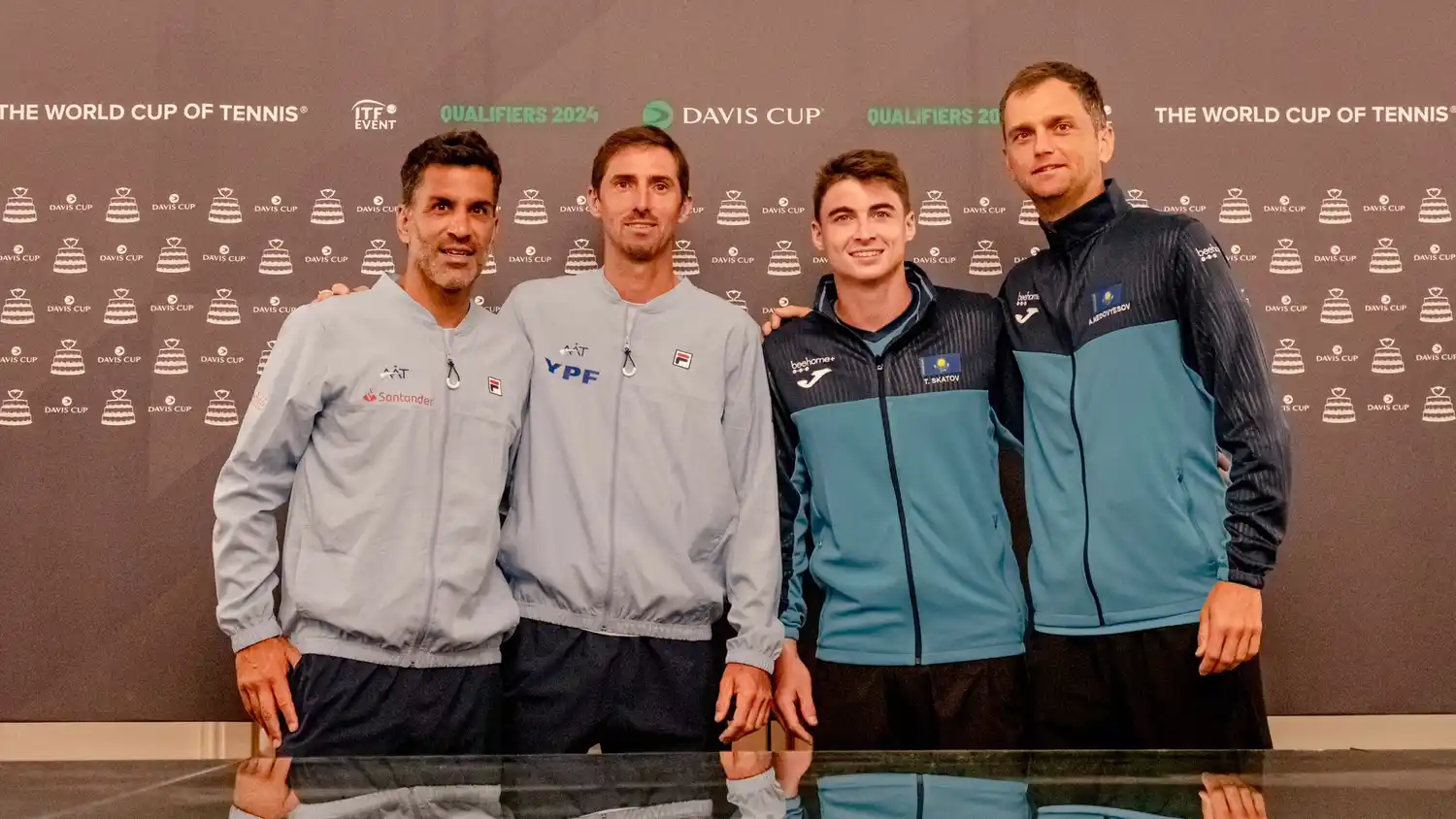 "Machi" González y Molteni están listos para el tercer punto.