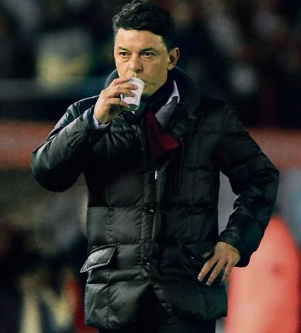 Marcelo Gallardo tendrá que hacer malabares para armar el equipo ante Huracán