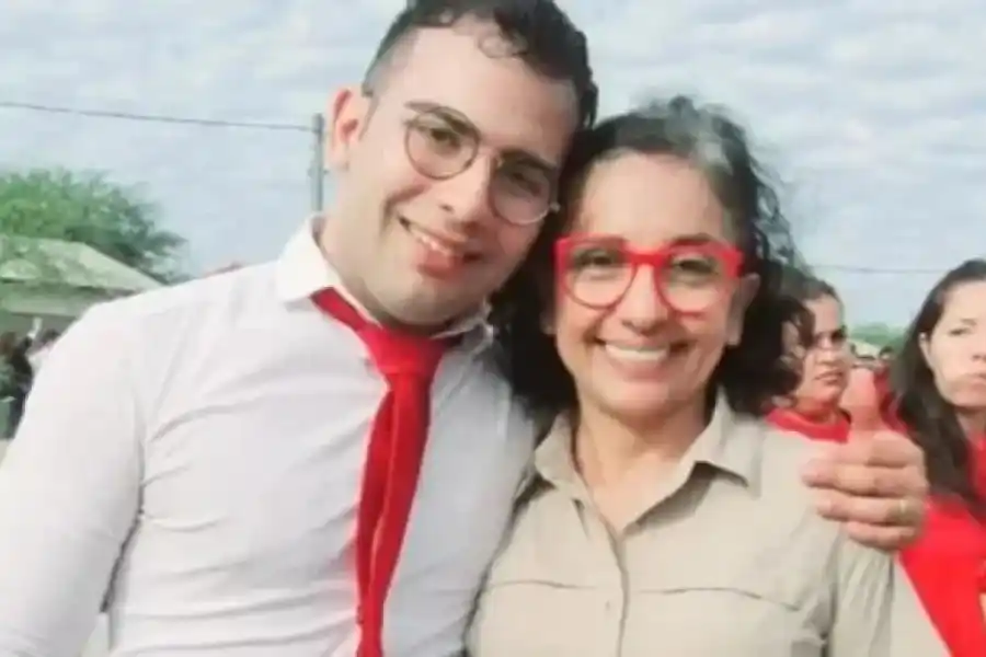 César Sena y su madre Marcela Acuña, imputados por el femicidio de Cecilia Strzyzowski.