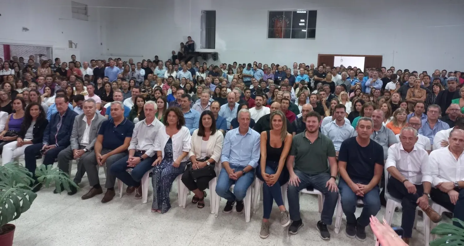 Sin definir candidaturas, el “frente de frentes” confluyó en Vera