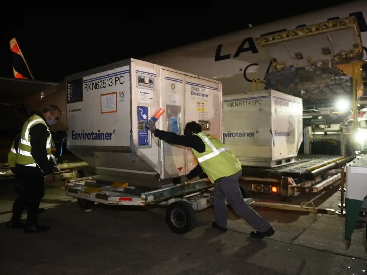 Distribuyen más de 2 millones de dosis de AstraZeneca