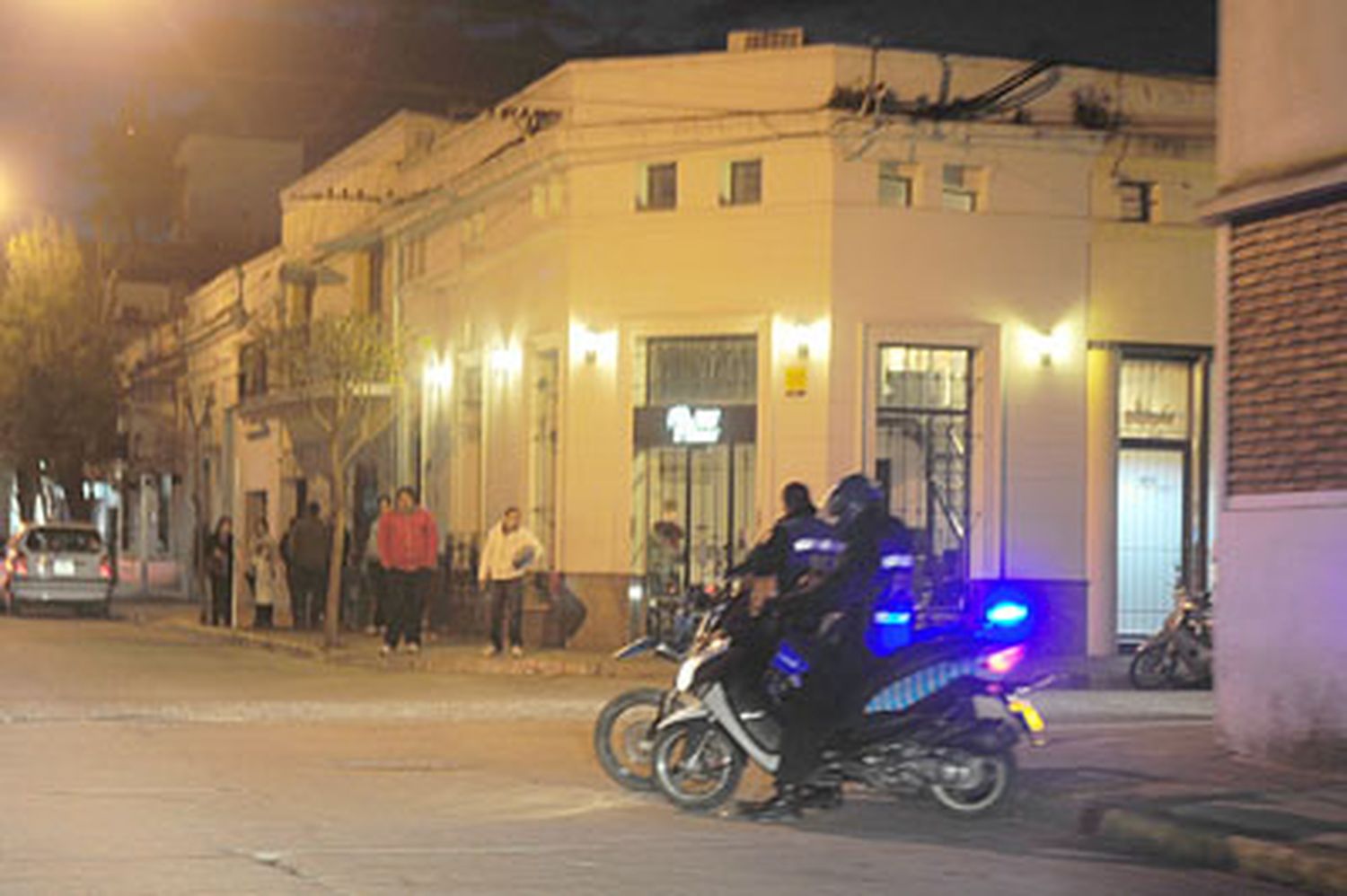 Operativos policiales anoche en diferentes puntos de la ciudad