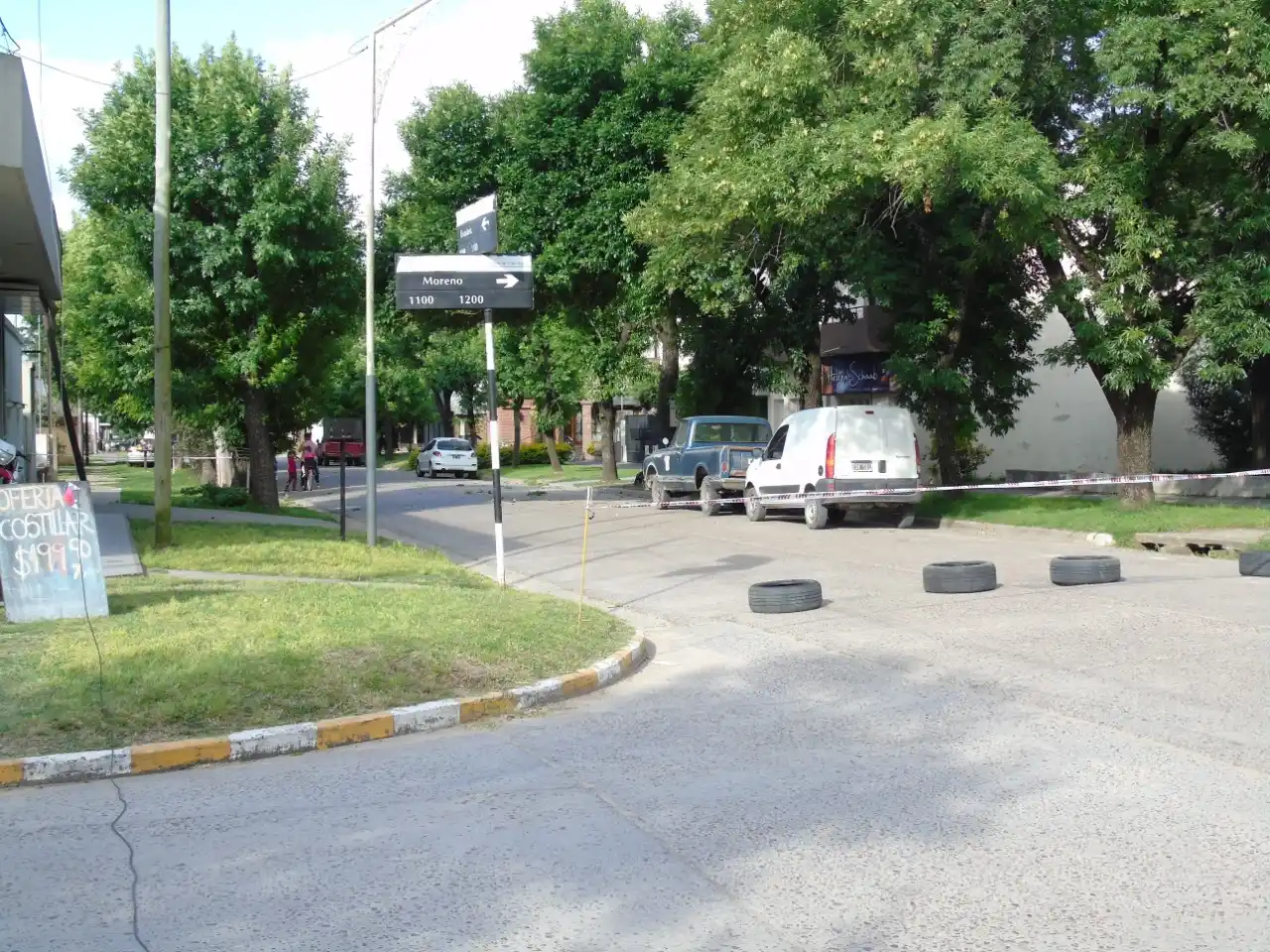 Cortaron el tránsito en calle Rivadavia y Moreno por cables cortados al pasar un camión