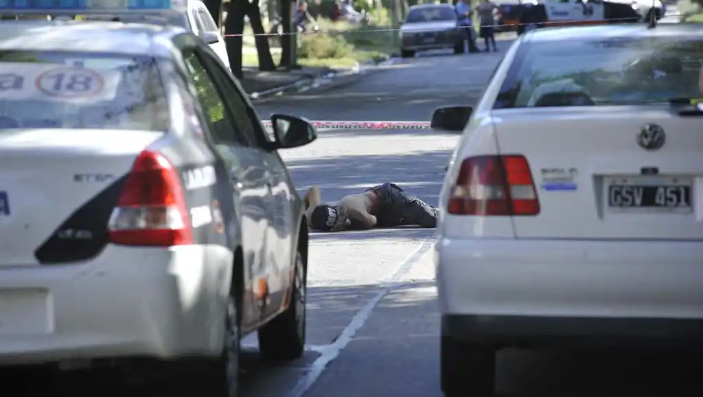 La Plata: Policía mató a un menor de 17 años que quiso robarle la moto