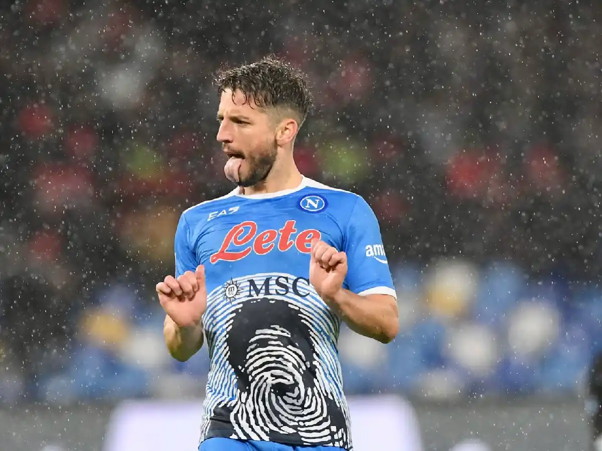 Napoli quedó como único puntero de la Serie A