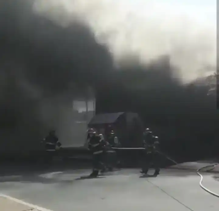 Se incendió un depósito en Av. Facundo Zuviría al 4100