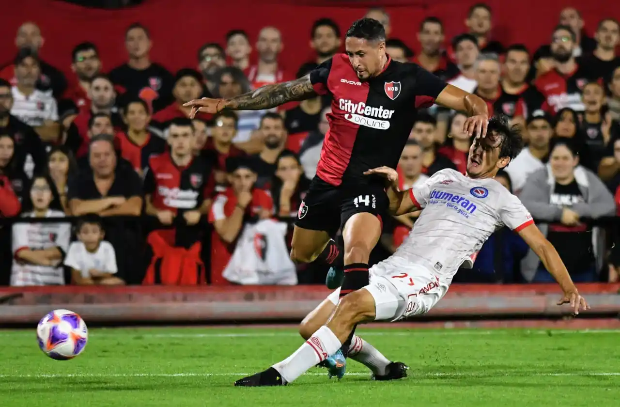 Sin goles y tras un flojo segundo tiempo, Newell’s igualó frente a Argentinos en el Coloso