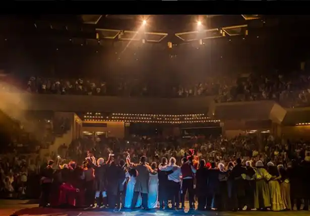 Las funciones se hicieron con un equipo adaptado de aire acondicionado que no alcanzó para los presentes. Foto: Instagram