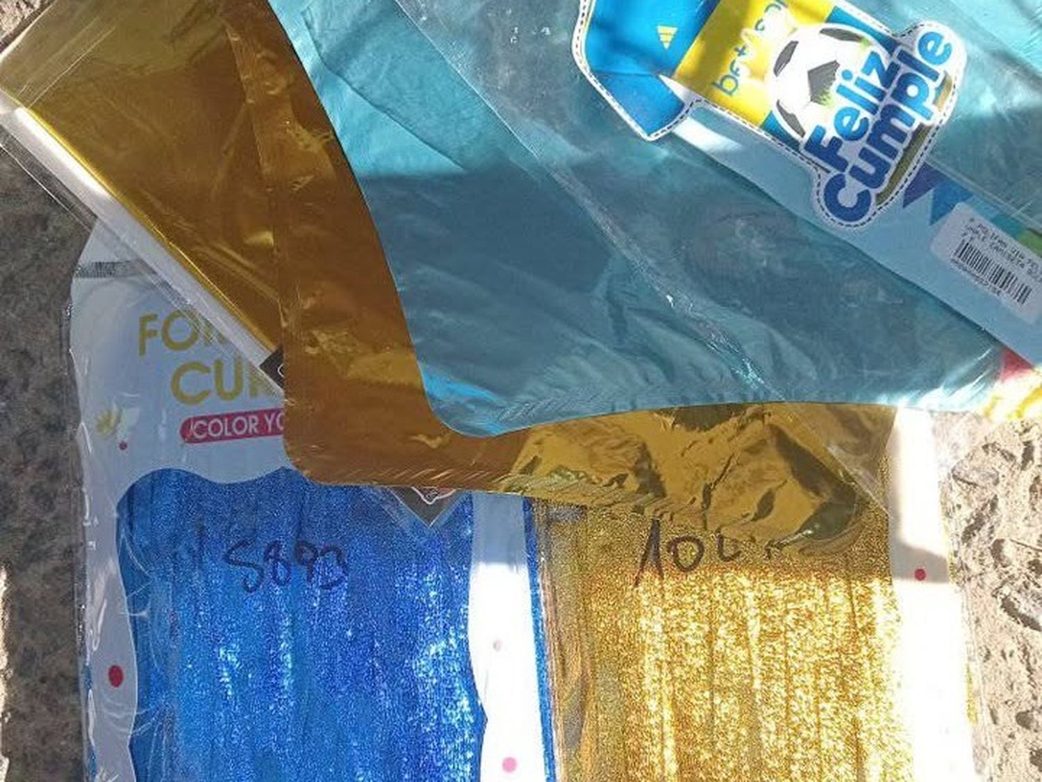 Hallaron una bolsa con objetos de decoración de cumpleaños
