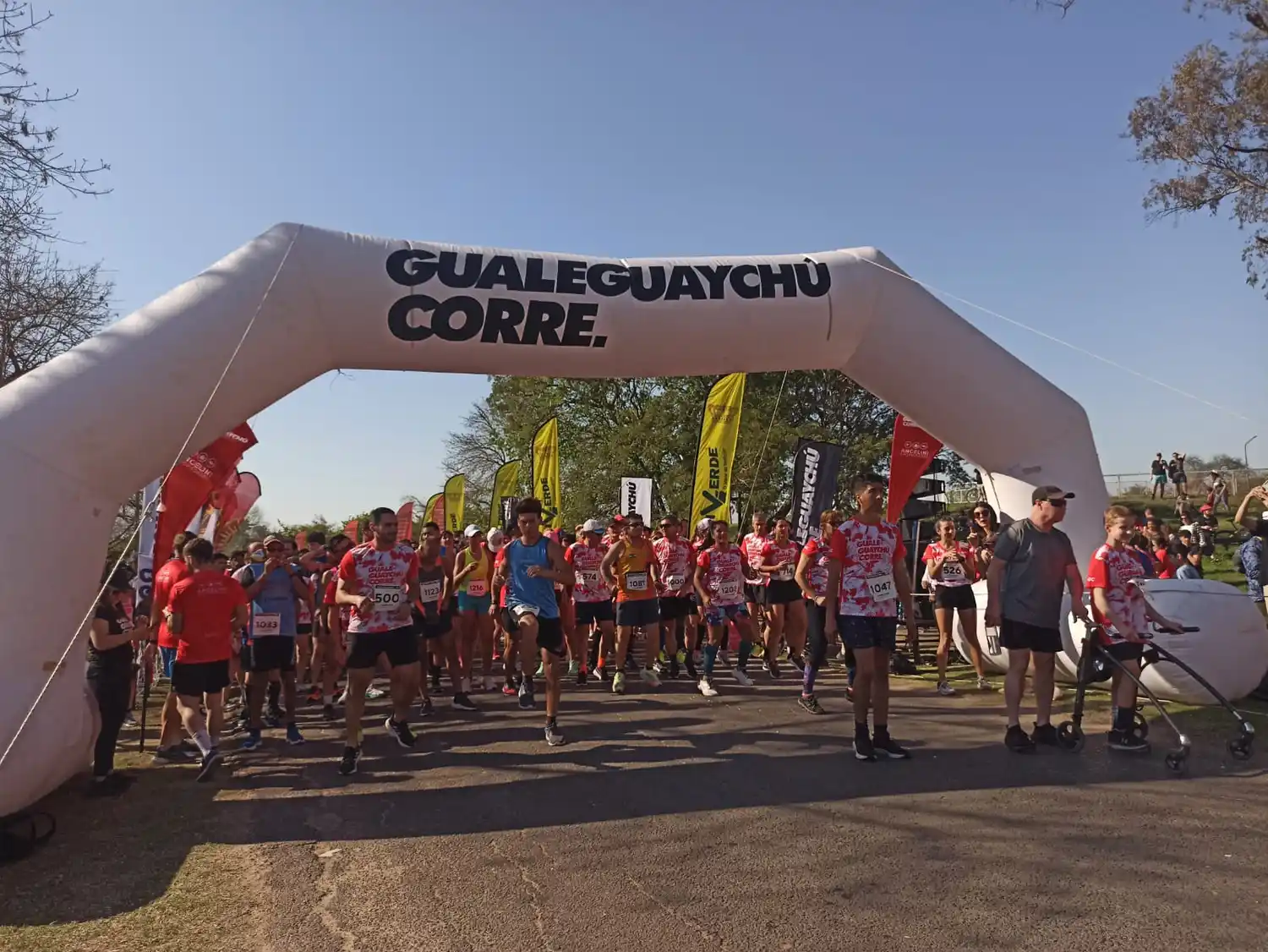 Luis Videla y Cinthia Martínez ganaron la décima edición de Gualeguaychú Corre