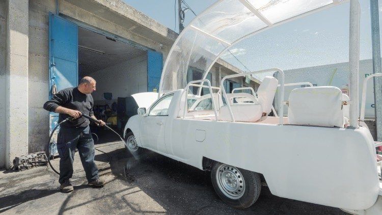 Donó su papamóvil para que sea transformado en una ambulancia que brindará atención médica a niños en Gaza