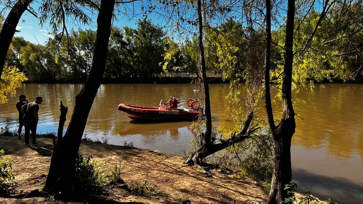 prefectura búsqueda joven riacho paseo público