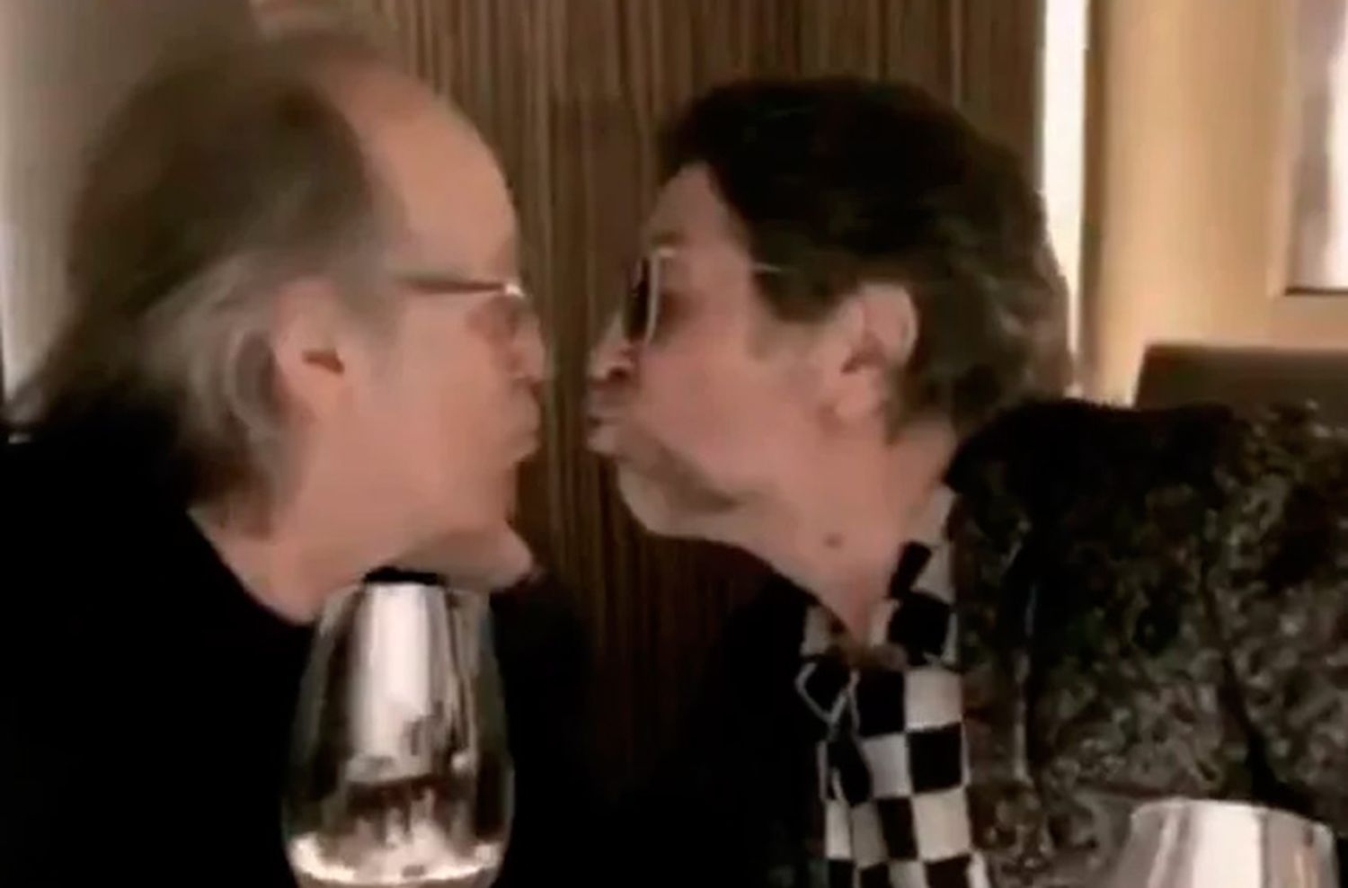 «Piquito» inesperado entre Sabina y Serrat