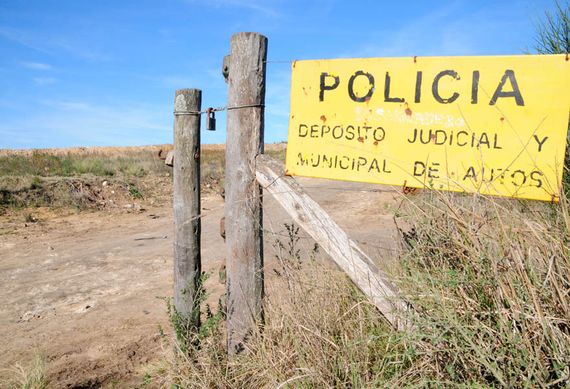 Fue a retirar el auto al depósito de Cerro Leones y se encontró con que le habían robado